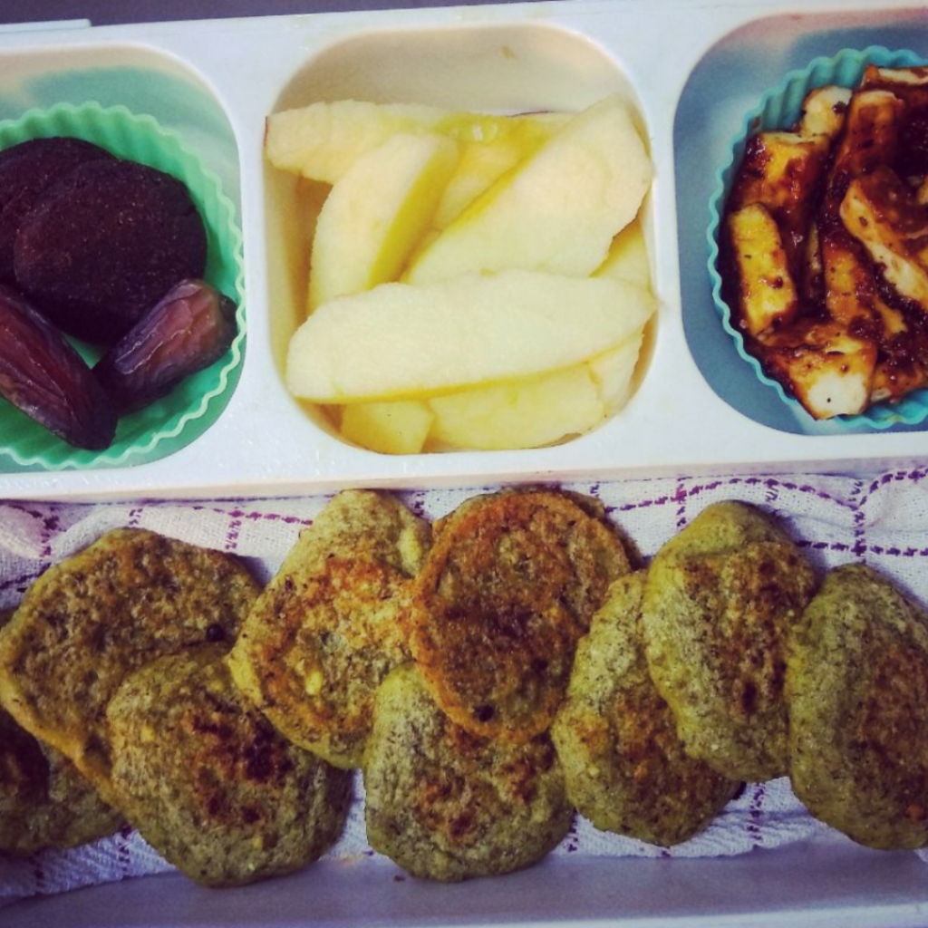 Kids' lunchbox idea with Indian cuisine. Lentil panacakes. Teuko lunchbox community.