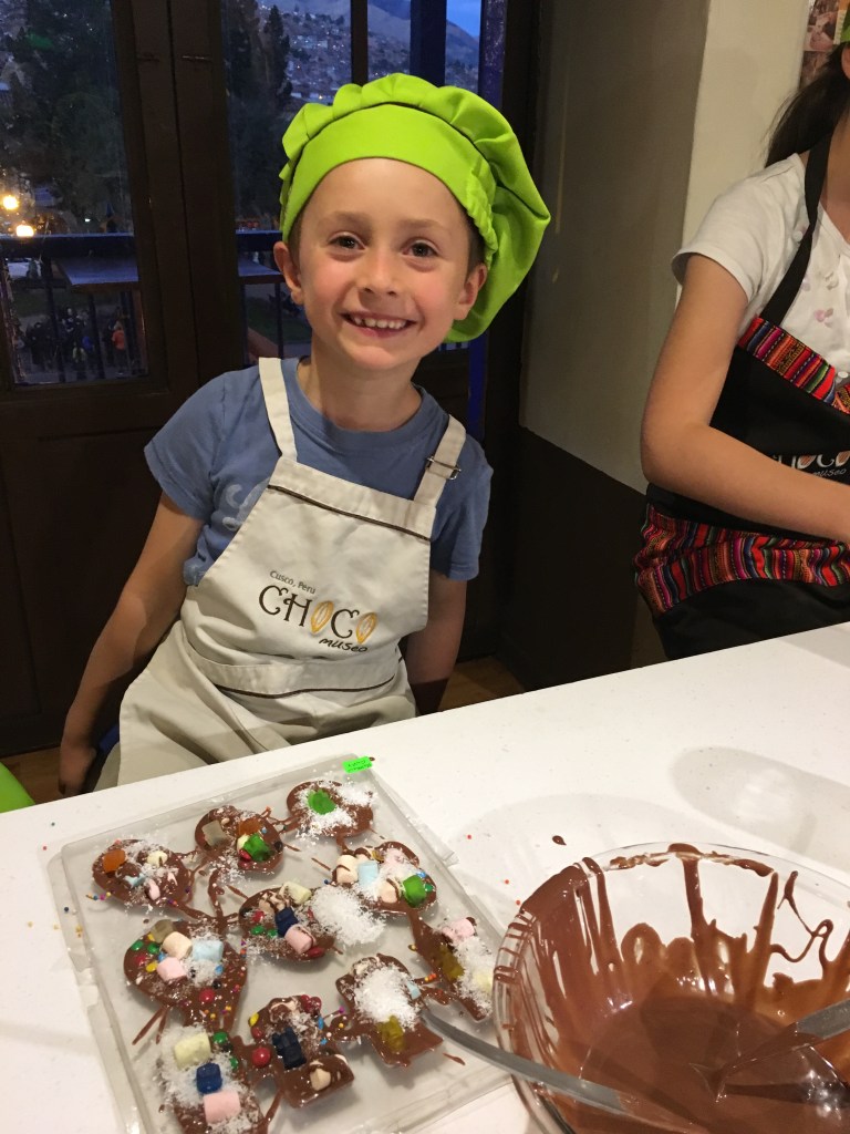 Teuko.com the lunchbox community - happy Teuko Kids creating their own chocolates.