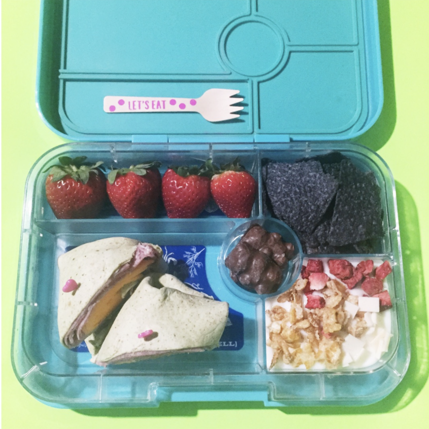 Teuko.com the lunchbox community - Mommaspackinlunches kids lunchbox idea with nuts covered in dark chocolate
