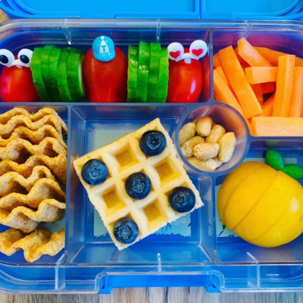 Teuko.com lunchbox community Simple kids bento lunch box made fun with a few food accessories