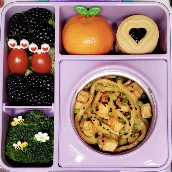 udon noodle pasta, broccoli, for a kid's bento lunchbox