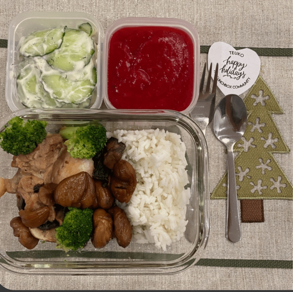 Cranberry Applesauce in the kids' lunchbox, by Jessica via Teuko.com