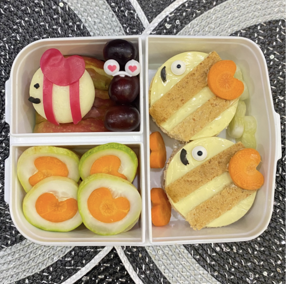 Bee Mine Lunchbox by Toto Lunchbox via Teuko.com