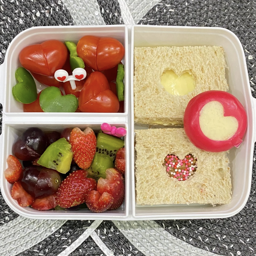 Teuko kids lunchbox ideas with fingers foods cherry tomatoes by Totos Lunchbox