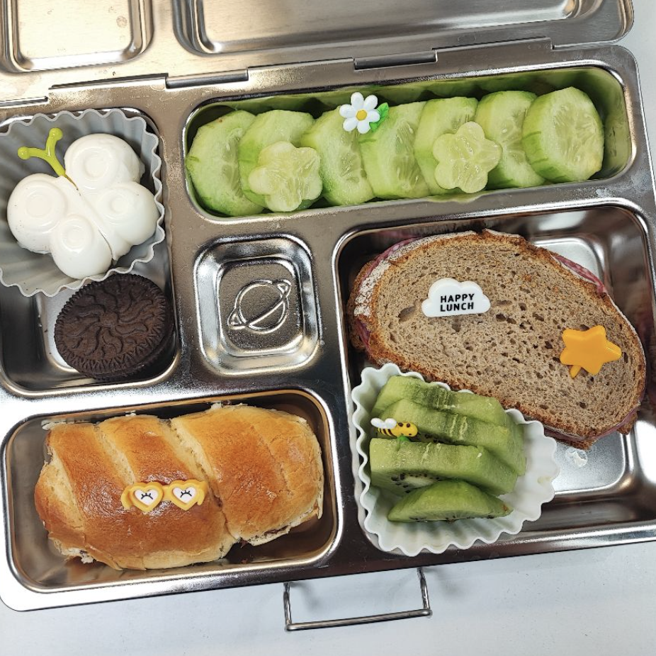 Teuko kids lunchbox ideas with fingers foods cucumber slices by vesperbox_und_co 