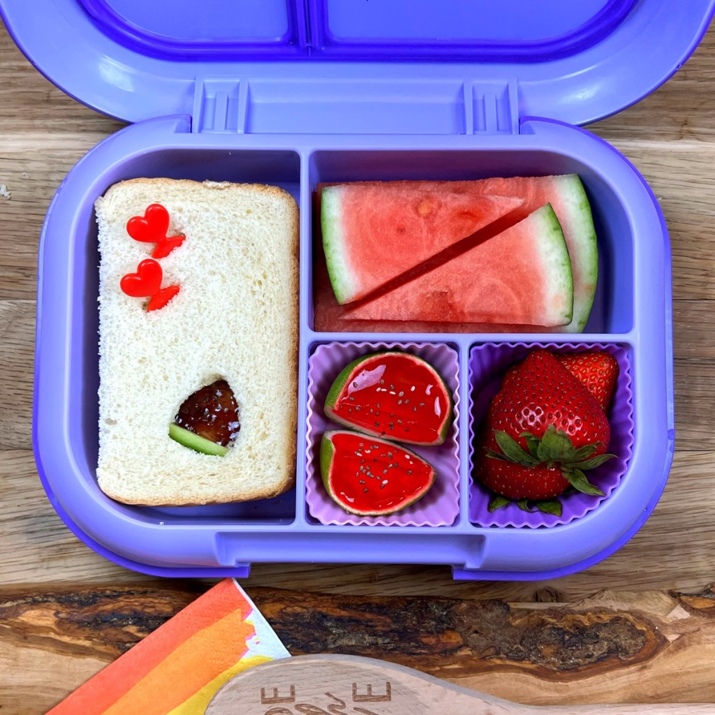 Lunchbox for kids with watermelon, shared on Teuko.com