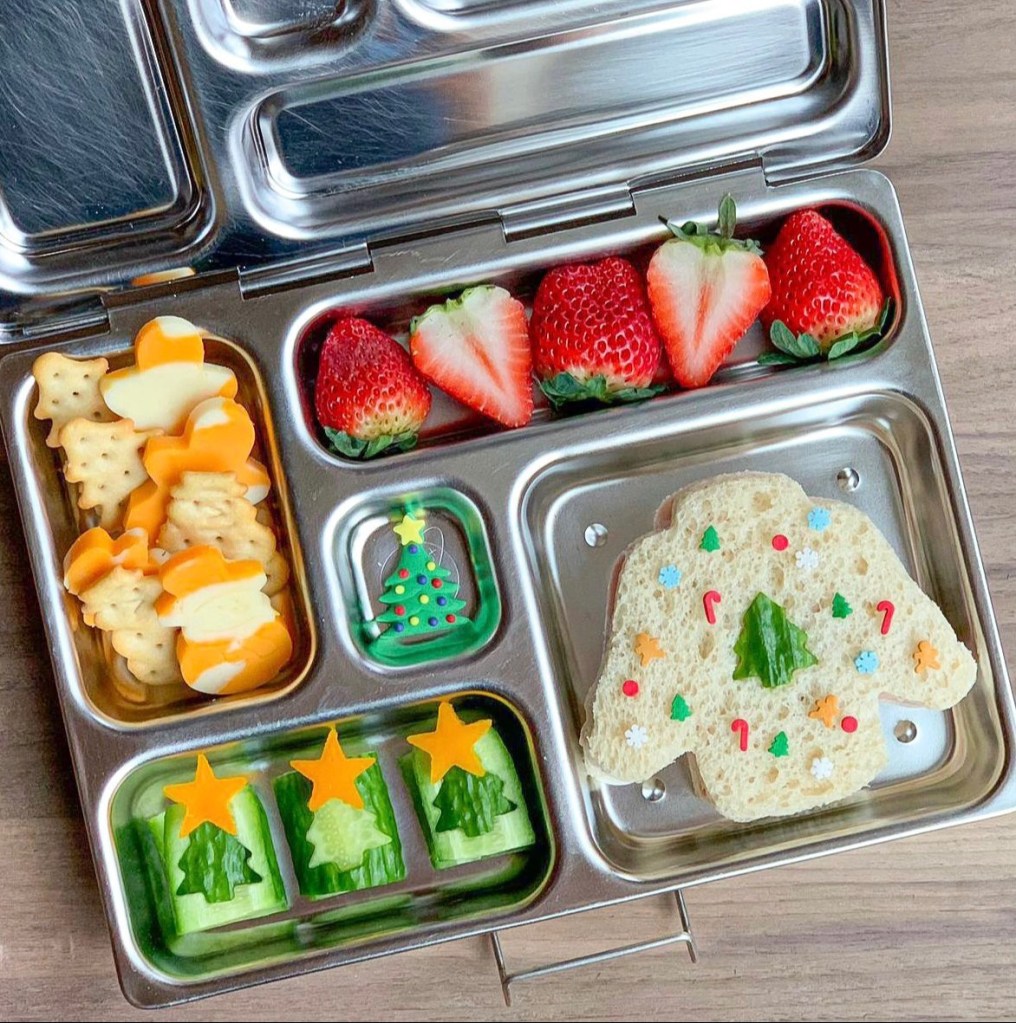 Ugly Sweater Sandwich with cucumber Christmas Tree on top. Lunchbox idea for kids in a planetbox lunch box shared on Teuko.com.