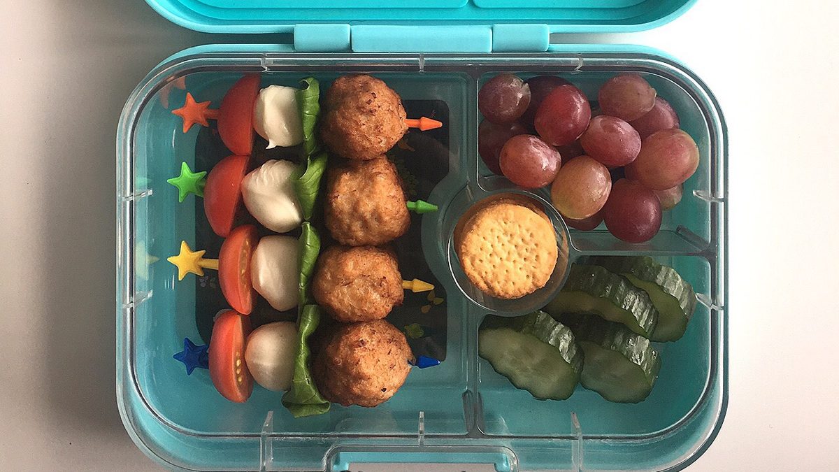 Meatball skewers for a fun and delicious lunchtime at school