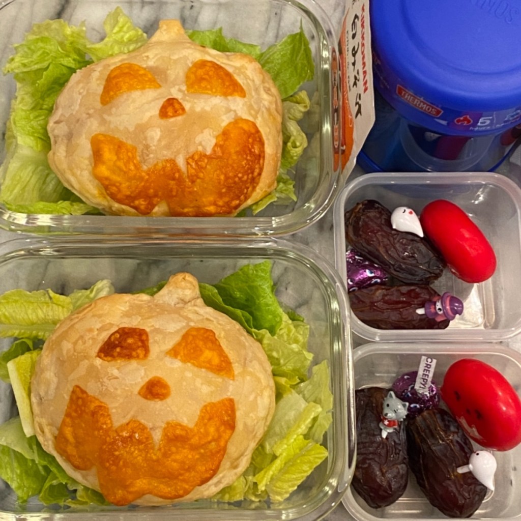 Seaweed soup bubbles with flavor, while pumpkin-filled puff pastry adds flaky, golden goodness.