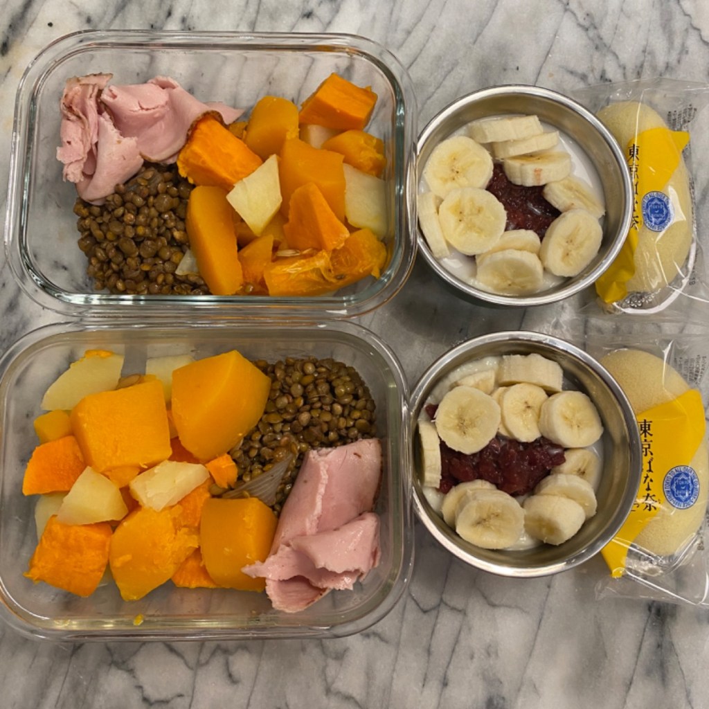 Banana yogurt parfait is a delicious dessert for a packed lunch.