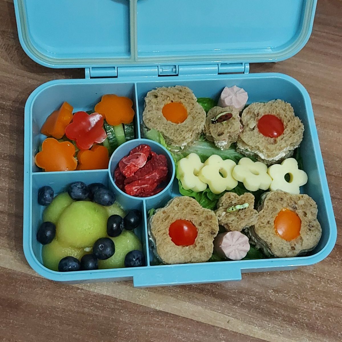 Flower-themed bento lunchbox for kids